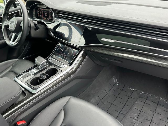 2025 Audi Q7 55 Premium Plus — photo 10 of 34