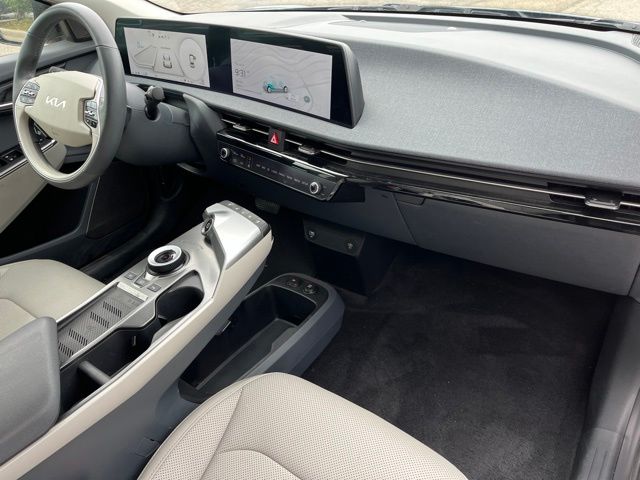 2024 Kia EV6 Wind — photo 11 of 32