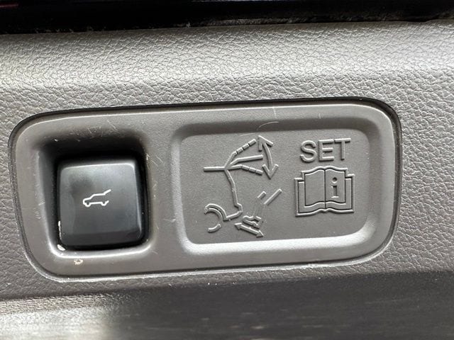 2021 Ford Expedition Limited — photo 16 of 38