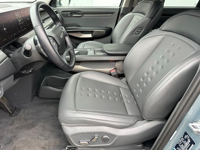 2024 Kia EV9 Wind — photo 21 of 44