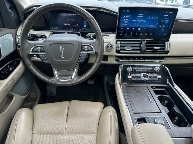 2022 Lincoln Navigator L Reserve — photo 21 of 37