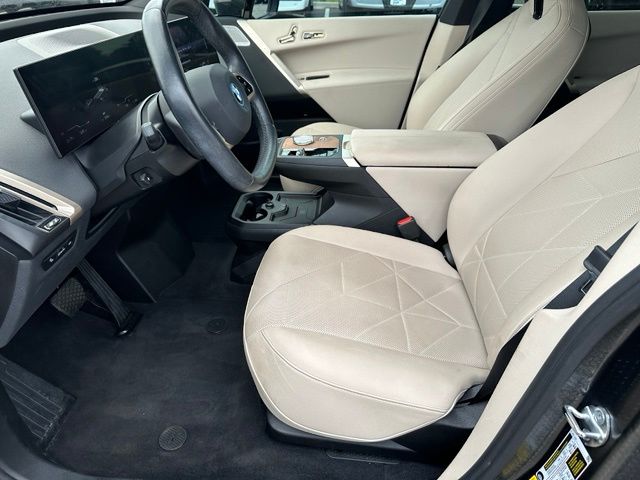 2023 BMW iX M60 — photo 21 of 32