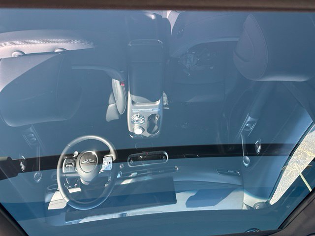 2025 Genesis GV60 Advanced — photo 17 of 41