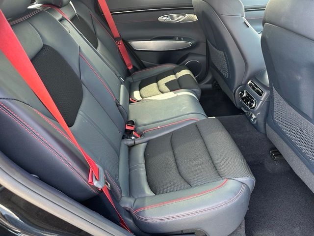 2023 Genesis GV70 2.5T — photo 10 of 37