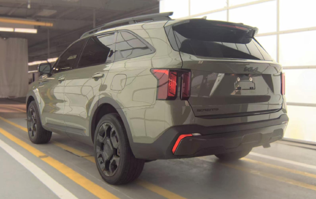 2025 Kia Sorento X-Line EX — photo 4 of 10