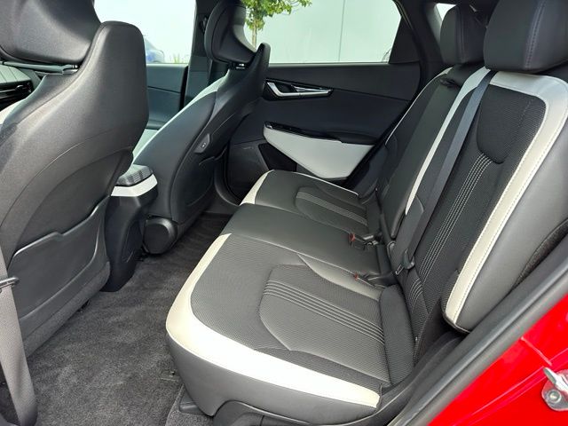 2024 Kia EV6 GT-Line — photo 14 of 37