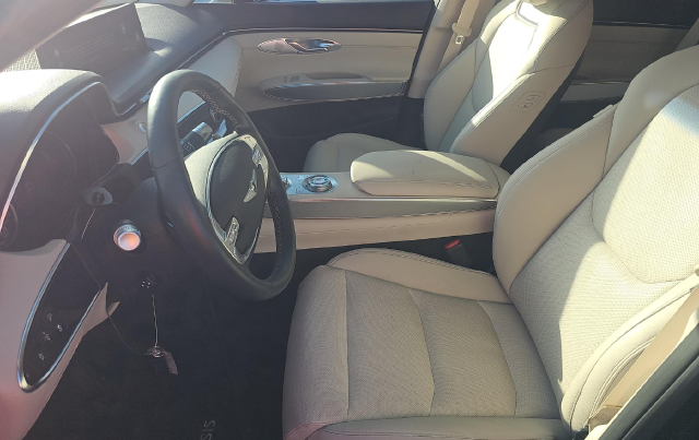 2025 Genesis GV70 2.5T — photo 5 of 8