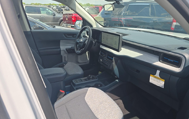 2025 Ford Maverick XLT — photo 6 of 9