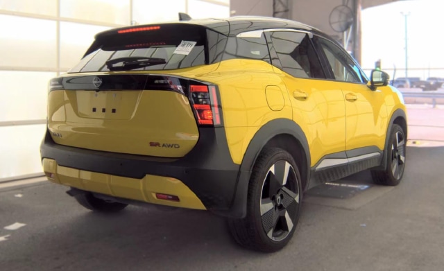 2025 Nissan Kicks SR — photo 3 of 9