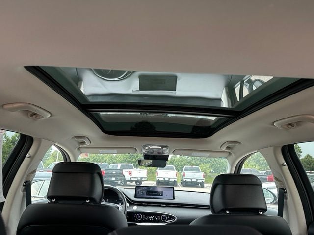 2025 Genesis GV70 2.5T — photo 10 of 31