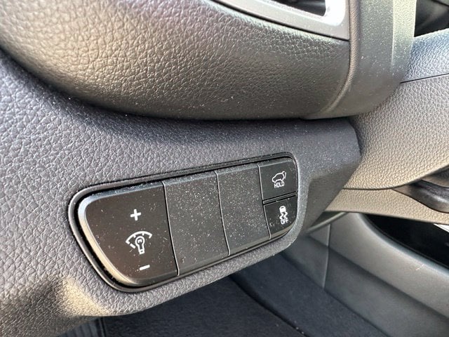 2025 Kia Seltos SX — photo 16 of 25