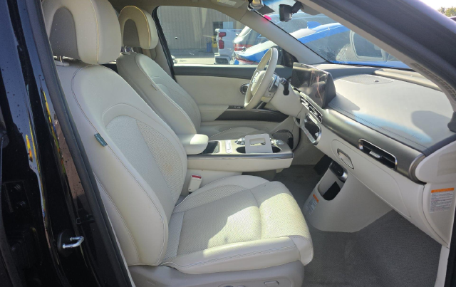 2023 Genesis GV60 Advanced — photo 6 of 8