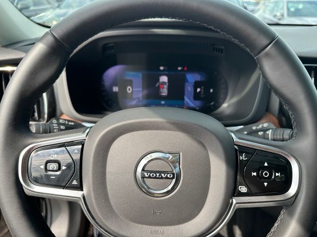 2024 Volvo XC60 B5 Plus Dark Theme — photo 28 of 29