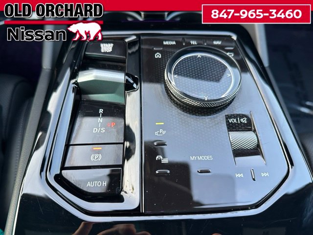 2025 BMW 5 Series 530i xDrive — photo 21 of 24