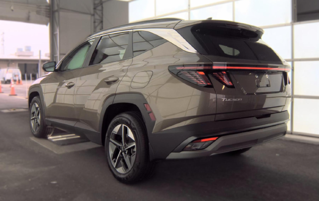 2025 Hyundai Tucson Hybrid SEL Convenience — photo 4 of 9