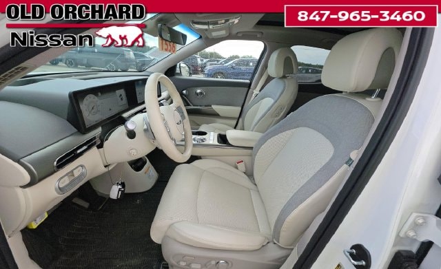 2025 Genesis GV60 Standard — photo 6 of 11