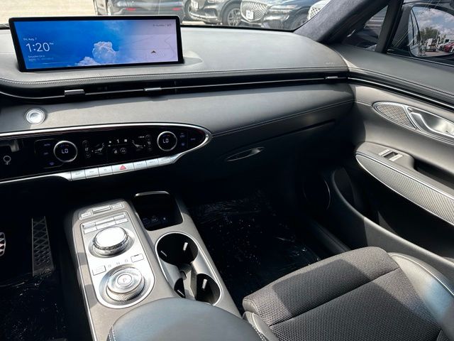 2025 Genesis GV70 2.5T — photo 20 of 43