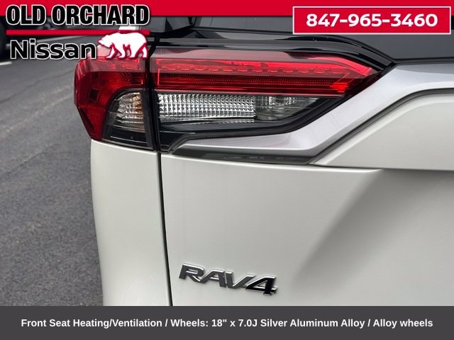 2022 Toyota RAV4 Hybrid Limited — photo 10 of 23