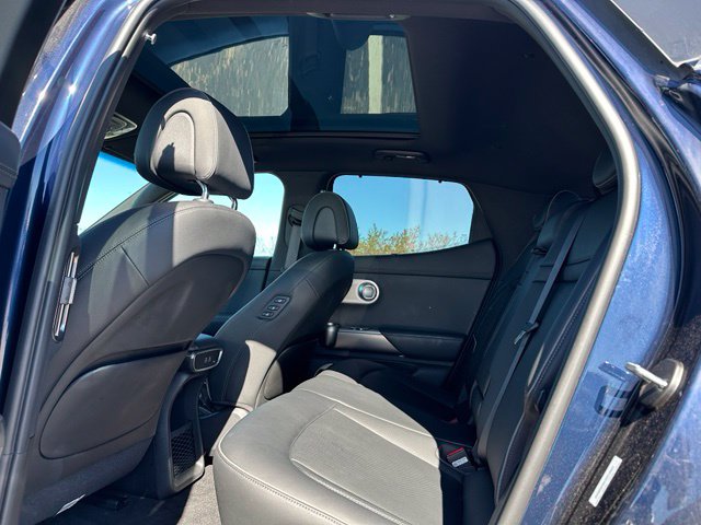 2025 Genesis GV60 Advanced — photo 16 of 41