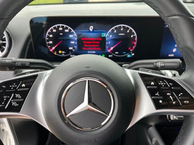 2025 Mercedes-Benz GLB GLB 250 — photo 29 of 30