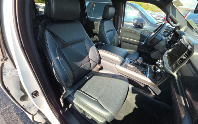 2025 Ford F-150 Lariat — photo 6 of 10
