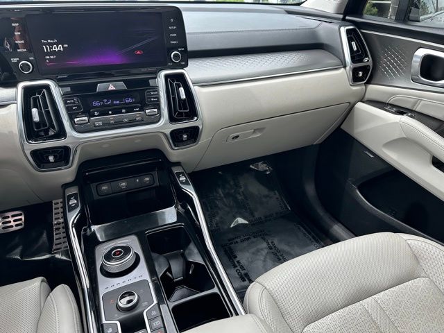 2023 Kia Sorento Hybrid EX — photo 21 of 37