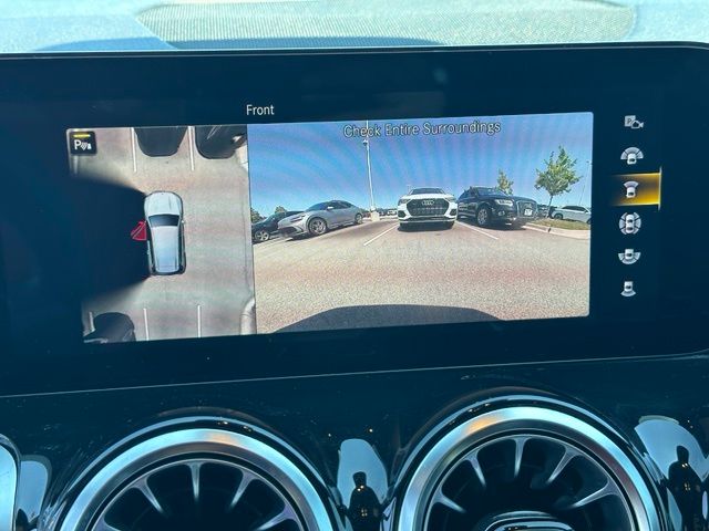 2022 Mercedes-Benz GLB GLB 35 AMG® — photo 29 of 34