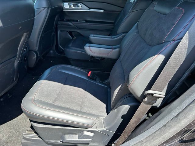 2025 Ford Explorer ST — photo 16 of 38
