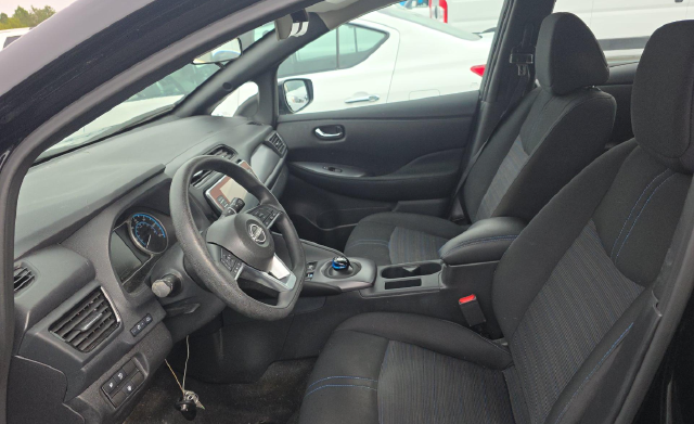 2025 Nissan Leaf S — photo 5 of 6