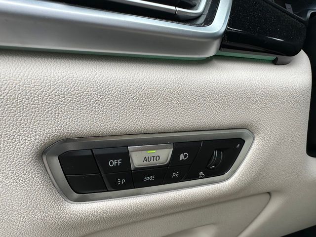 2022 BMW X5 M50i — photo 22 of 49