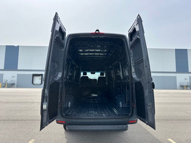 2024 Mercedes-Benz Sprinter 2500 Cargo 170 WB — photo 13 of 28