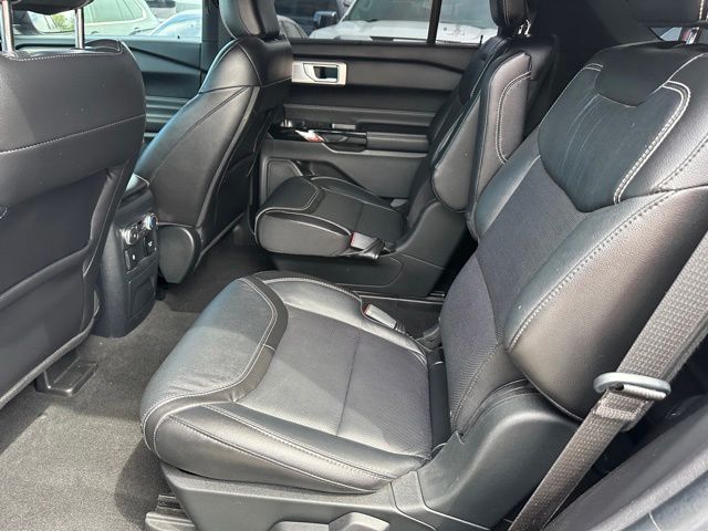2022 Ford Explorer ST — photo 16 of 33