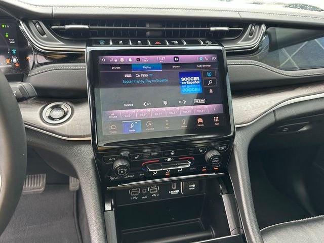 2022 Jeep Grand Cherokee 4xe — photo 24 of 29