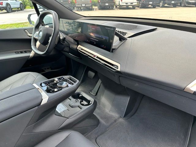 2023 BMW iX xDrive50 — photo 12 of 44