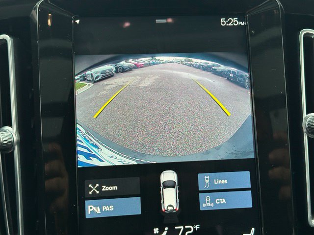 2021 Volvo XC40 Momentum — photo 26 of 28