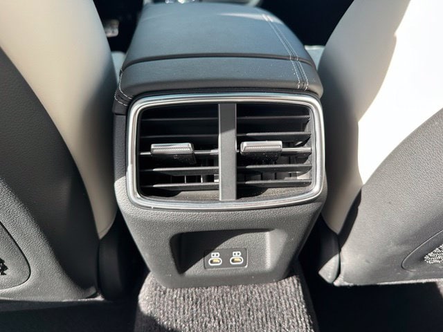 2025 Genesis G70 3.3T Sport Advanced — photo 18 of 39