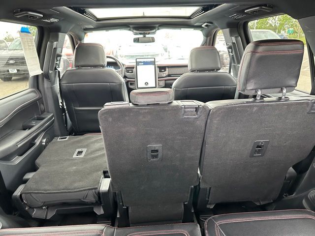 2022 Ford Expedition Limited — photo 13 of 34