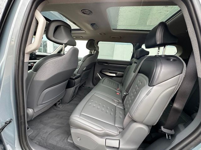 2024 Kia EV9 Wind — photo 16 of 44