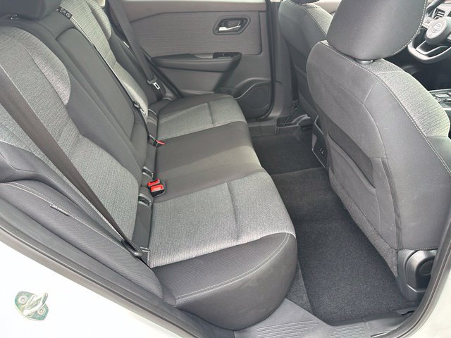 2021 Nissan Rogue SV — photo 10 of 26