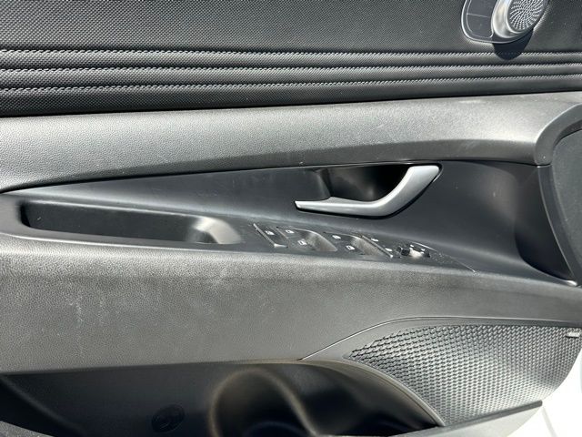 2023 Hyundai Elantra Hybrid Limited — photo 15 of 25