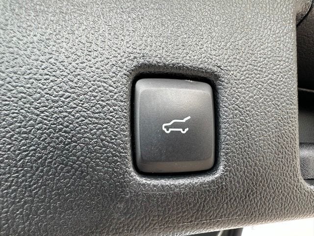 2023 Ford Escape ST-Line Select — photo 13 of 30