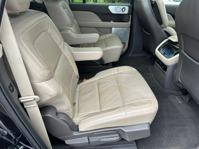 2022 Lincoln Navigator L Reserve — photo 10 of 37